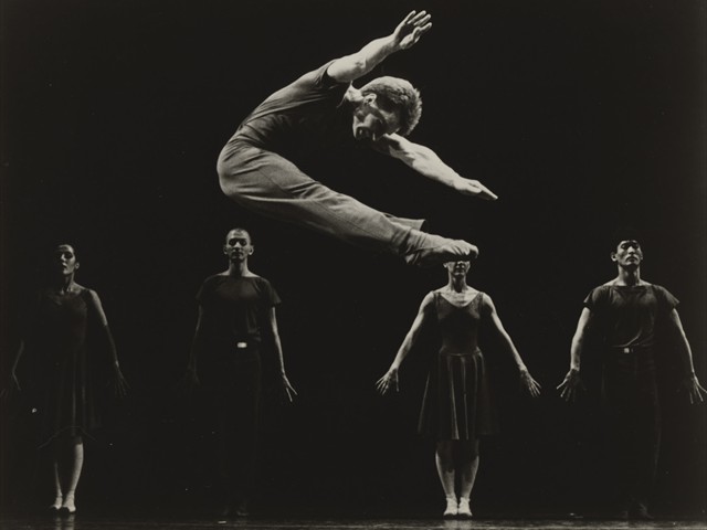 Photo:  Ott Gangl<br/>The Ohio Ballet<br/>'GRAVITY'<br/>Choreography: Laura Dean<br/>Music: Laura Dean